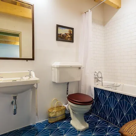 بيت للعطل Hall Bank Barn